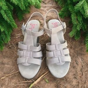 New Jellypop tan Wedge Sandals Size 7.5